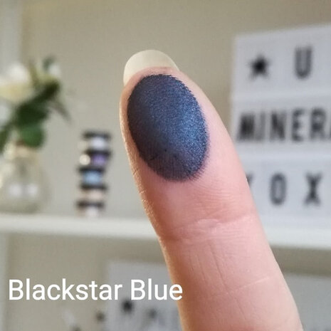 Minerale oogschaduw Blackstar Blue – vegan - sustoilable close up
