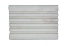 Marmeren zeepbakje Tadé - wit en rechthoekig met groeven